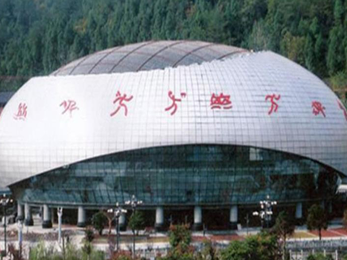 凤城体育中心球形网架加工安装